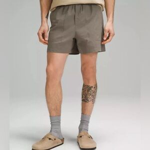 Lululemon Bowline Short 5” VersaTwill - Sz L - Color Rover